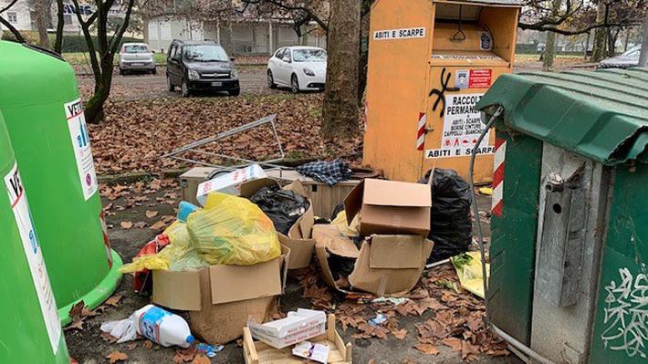 Discarica abusiva in via Passo di Badignana