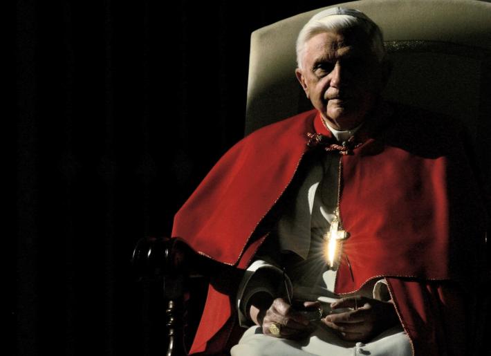 Le condizioni di Benedetto XVI sono gravi, ma restano stabili