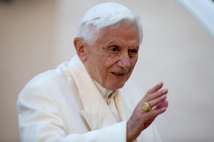 Papa chiede preghiere per Benedetto XVI, 'e' molto ammalato'