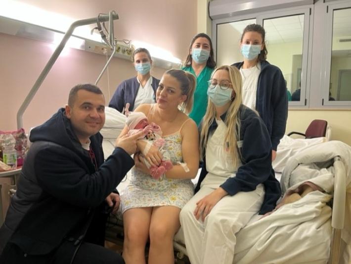 Lara, la prima nata del 2023 all'ospedale di Vaio