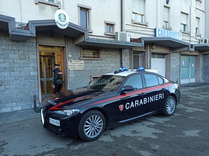 Castelnovo Monti, picchia la moglie e si scaglia contro i carabinieri: arrestato