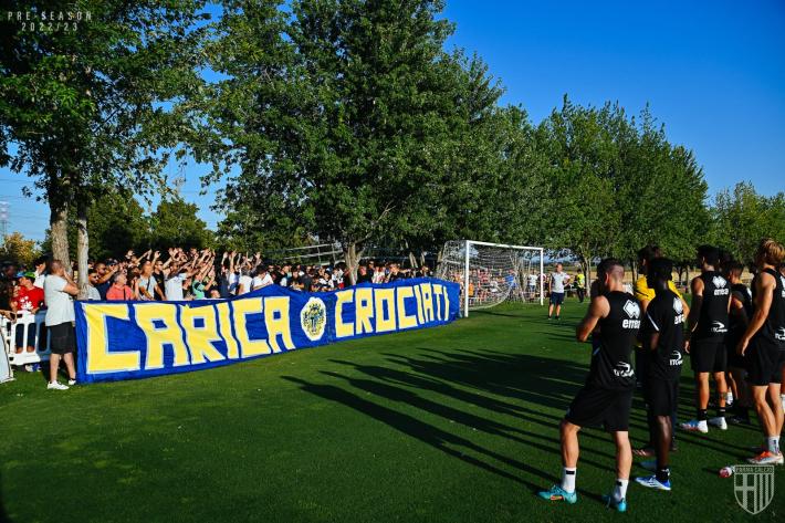 I tifosi del Parma si stringono attorno alla squadra
