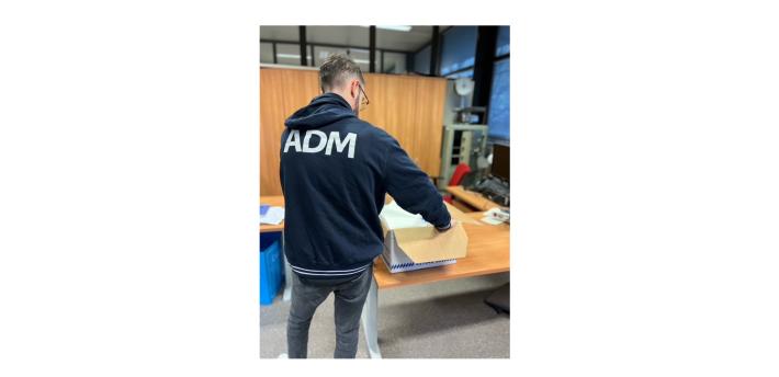 Bloccate garze chirurgiche prive di indicazione di origine