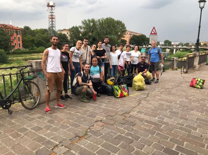 Monnezzari e Ecoboosters: volontari della raccolta del &laquo;rudo&raquo; abbandonato