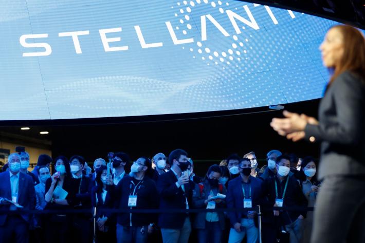 Stellantis scommette sui taxi aerei e sfida Tesla