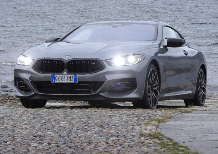 Bmw M850i xDrive Coup&eacute;, sportiva di lusso dalla doppia anima