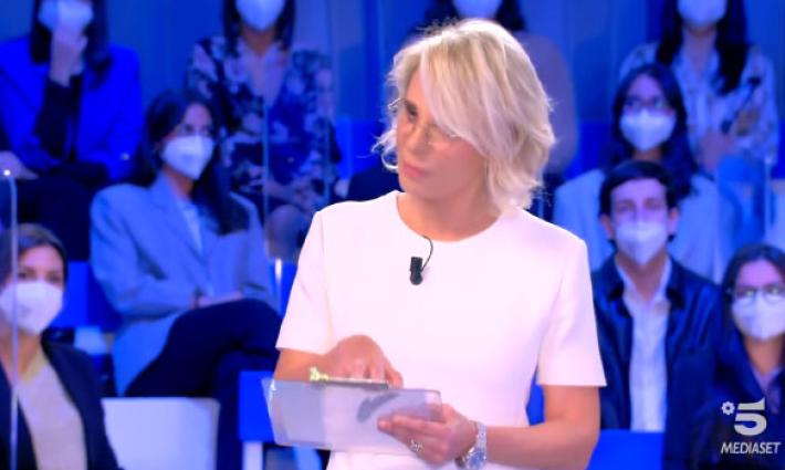 Canale 5, debutto vincente per C'e' posta per te