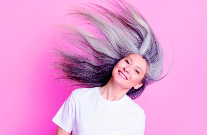 Perch&eacute; i capelli diventano grigi:  come rallentare  l'incanutimento  e  quando  &egrave;  causato da  un disturbo