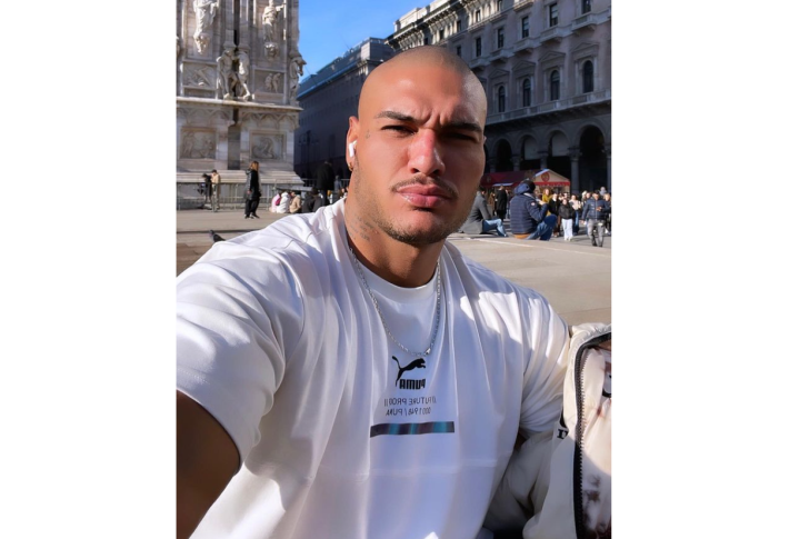 Milano, modello brasiliano 27enne trovato morto nel letto: indagato ex bancario 71enne   con cui aveva una relazione