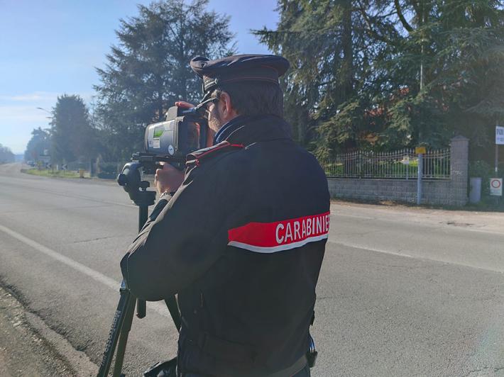 Tre patenti ritirate, 2500 euro di multa e 65 punti decurtati 