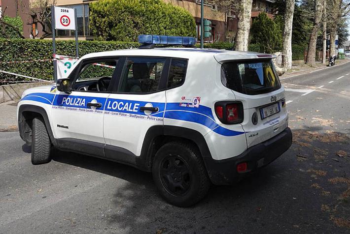 Controllo in un bar del centro, lo spacciatore scappa. Preso: 113 grammi di cocaina sequestrati (11 mila euro)