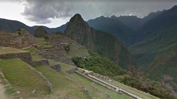Interrotta per proteste la linea ferroviaria:  tratti in salvo i turisti italiani bloccati a  Machu Picchu