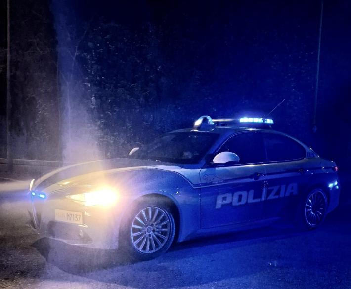 Difende una donna da uno scippo: 30enne accoltellato a Milano