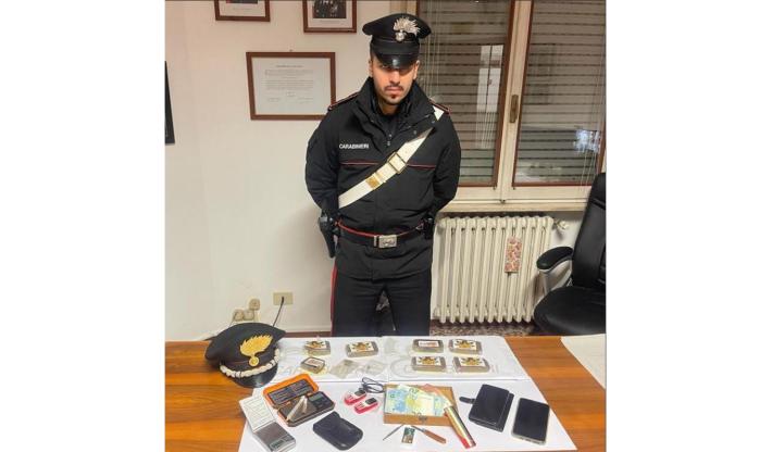 Coppia agli arresti domiciliari, sorpresa con hashish. Arrestati