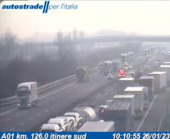 Due chilometri di coda per incidente in A1, code in uscita al casello di Parma  