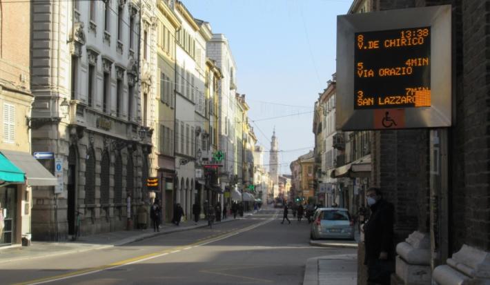 Fermata dei Portici del Grano, finalmente sono di nuovo &laquo;annunciati&raquo; i bus in arrivo