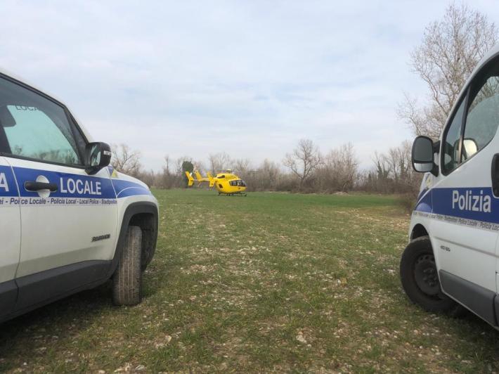 Vigatto, cade  con la moto da cross vicino al torrente Parma e muore