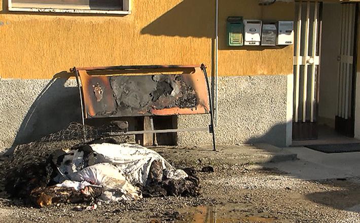 Via Emilio Lepido, l'incendio causato da una stufetta in camera da letto:  grave una parmigiana di 63 anni. Il primo soccorso dai vicini che hanno domato le fiamme con delle bacinelle d'acqua