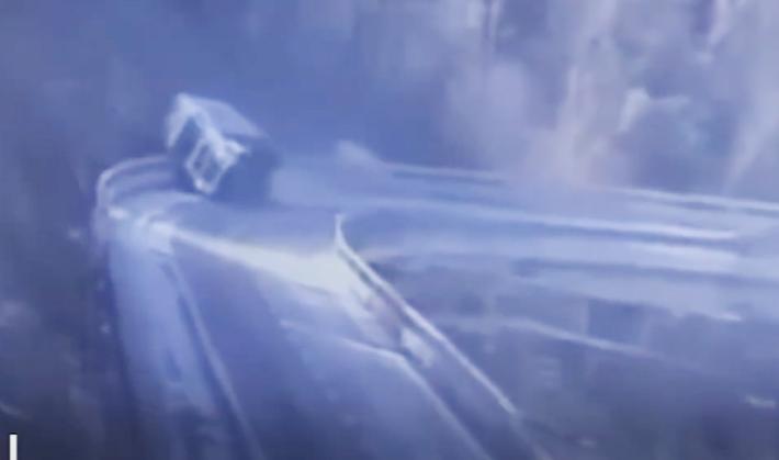 Camion precipita dal viadotto sulla A6 tra Ceva e Millesimo - Video 