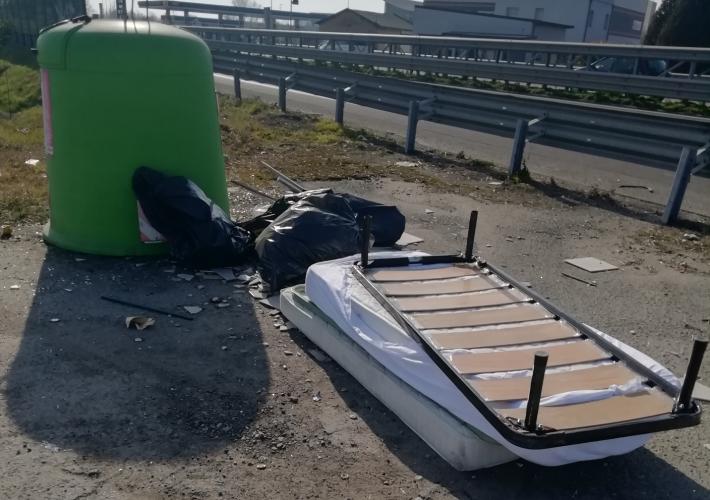 la discarica di strada Scola