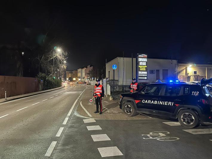 San Leonardo: 18 anni,  guida senza avere mai preso la patente con l'auto piena di arnesi da scasso