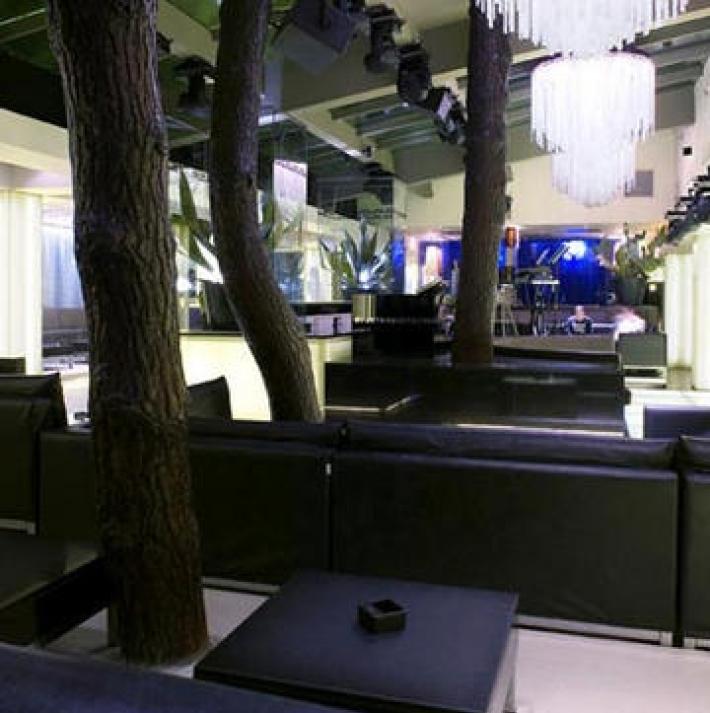 Si trancio' un dito ballando alla discoteca 'Pineta', condanna a 3 mesi