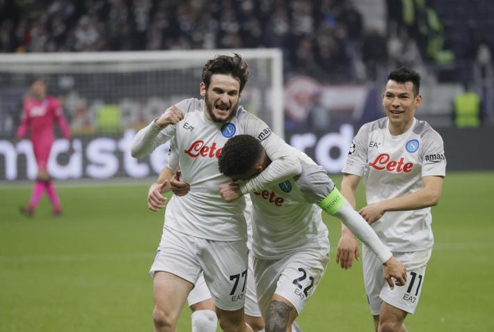 Champions, il Napoli sbaraglia l'Eintracht Francoforte a casa sua (2-0)