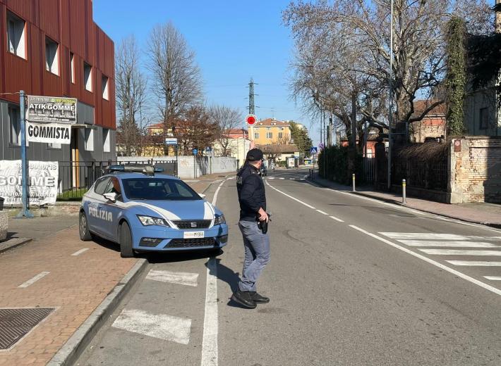 Controlli, dall'auto spunta un manganello telescopico in metallo. Denunciato 