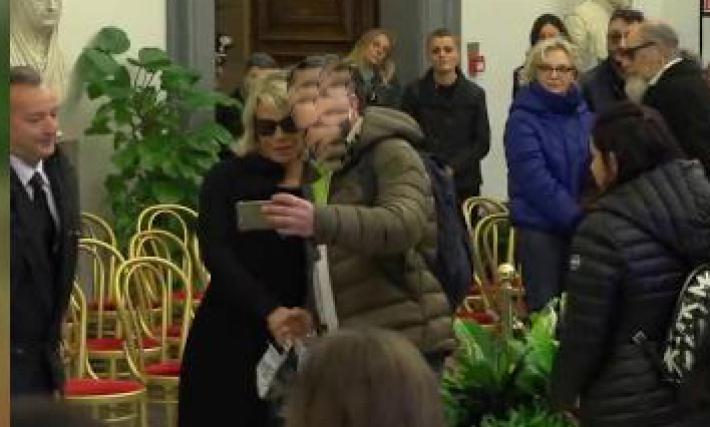 Michele Dalai e il viaggio in treno con il borettese che ha chiesto il selfie alla De Filippi: &ldquo;Non si &egrave; pentito,  gli hanno pure offerto soldi&rdquo;