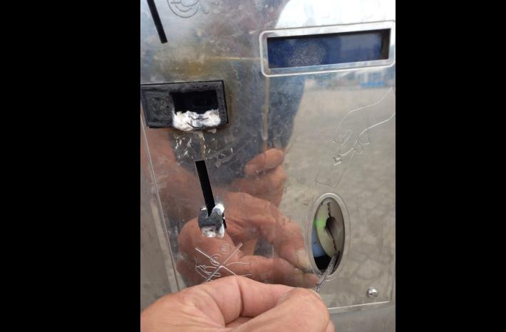 Vandali in azione a Varano e a Fornovo: danneggiate irreparabilmente le casette dell&rsquo;acqua