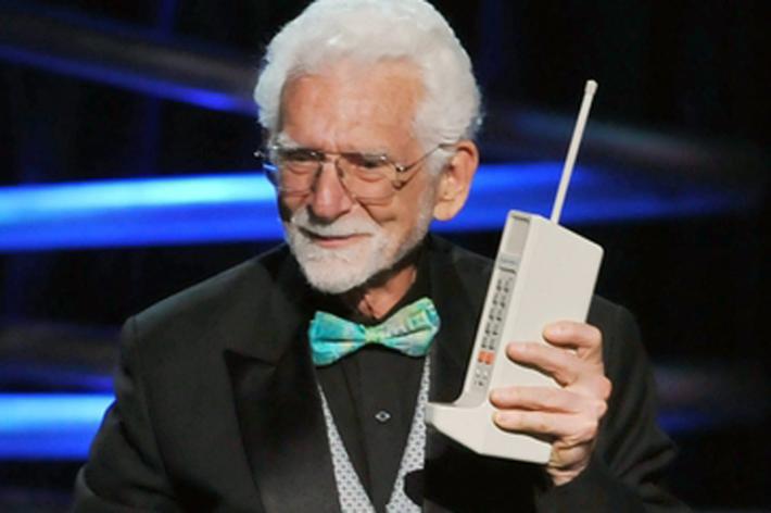 Quarant'anni fa in vendita primo cellulare, inizio nuova era