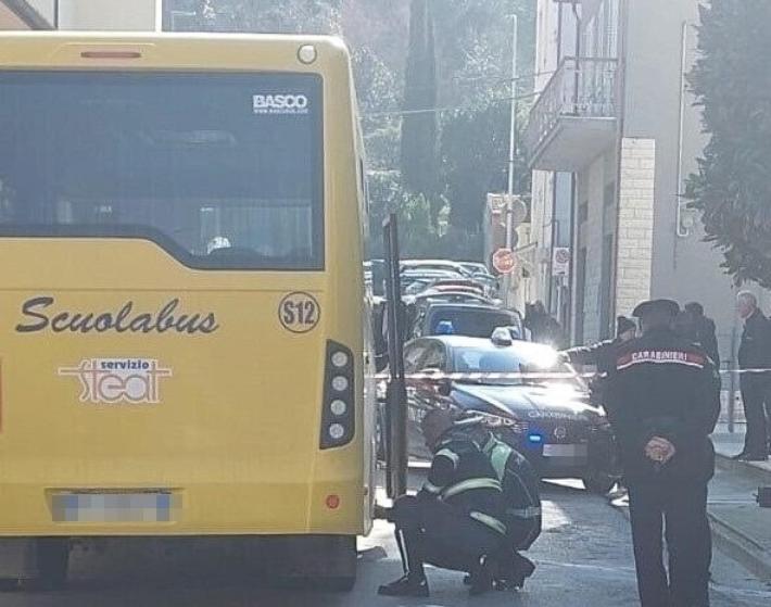Tragedia nelle Marche: bimbo di un anno e mezzo muore investito da uno scuolabus 