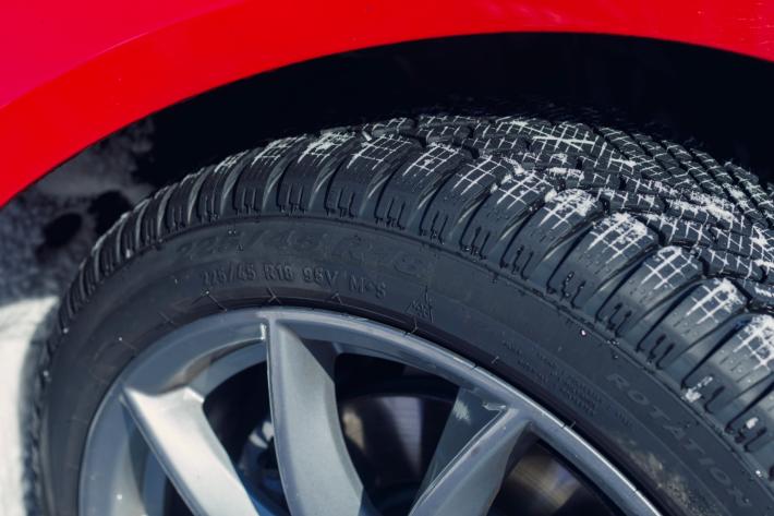Pneumatici estivi e invernali: scopri le differenze