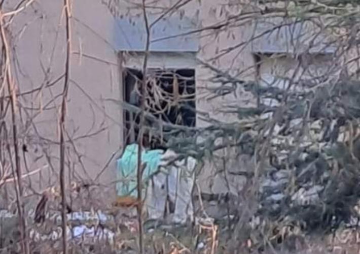 Panoramik, lenzuola sulle finestre: chi ci vive?