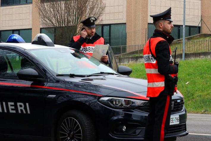 Blitz a &ldquo;Villa Carona&rdquo; a Fornovo: arrivano i carabinieri, ladri in fuga