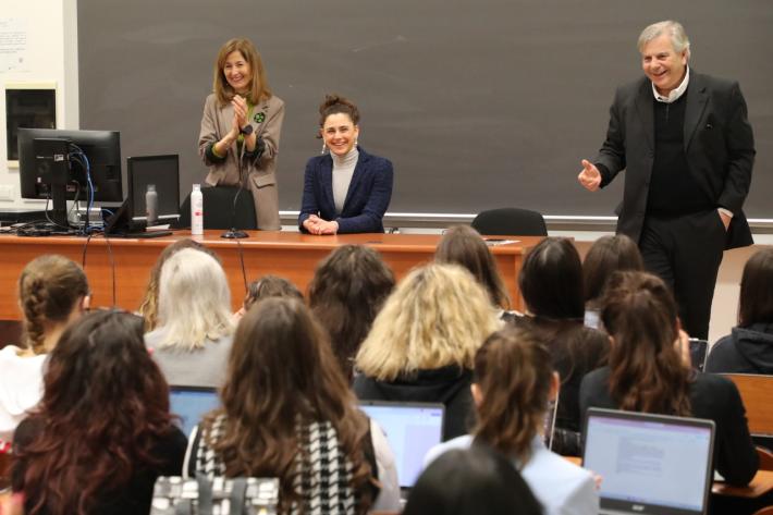 Giulia Ghiretti a tu per tu con gli studenti: "Ho scritto questo libro perch&eacute; la mia storia pu&ograve; essere d'aiuto a qualcuno"