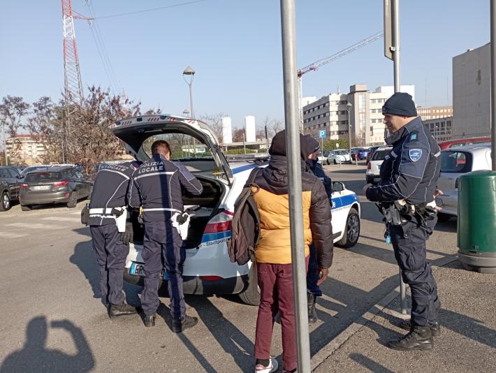Viene fermato dalla polizia locale perch&eacute; era ubriaco. Ma non doveva essere in Italia: sar&agrave; espulso