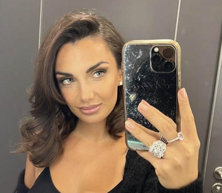 Controlli della Finanza a Elettra Lamborghini: omesso un milione di ricavo dal web