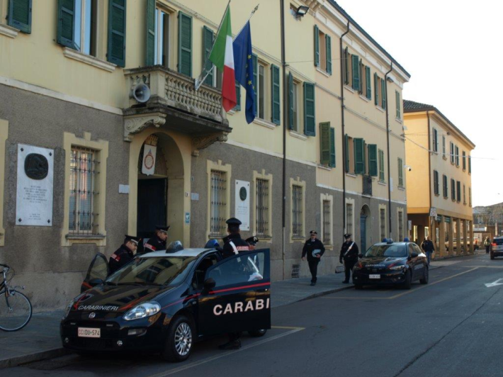 Montecchio, blitz nei casolari dei "porta a porta": 11 clandestini localizzati dai carabinieri