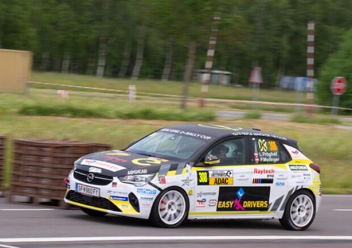Pilota colto da malore al Rally di Asti: la navigatrice prende il controllo dell&rsquo;auto e salva gli spettatori 