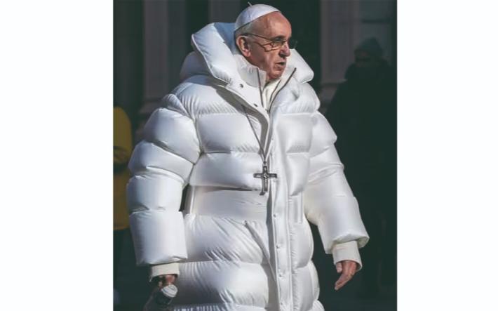 Il Papa col Moncler? Un falso