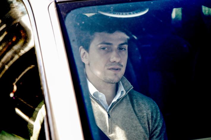 Berlusconi ancora ricoverato, domani forse le dimissioni. Oggi la visita del figlio Luigi