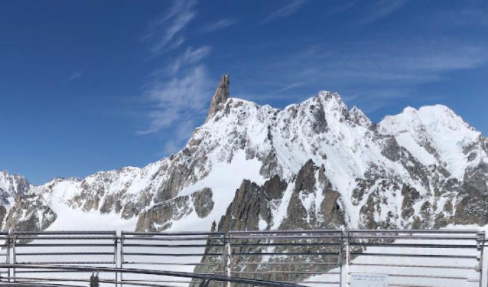 Valanga anche a Courmayeur: estratto illeso uno sciatore sepolto, sfiorati altri due 