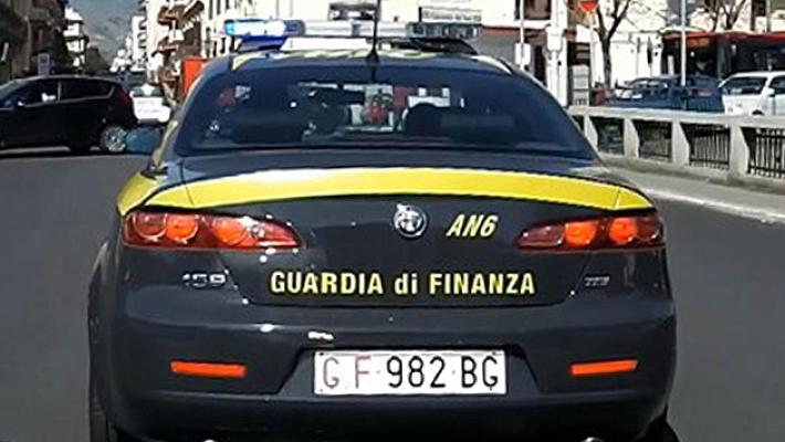 Gdf sequestra otto milioni, 100 indagati