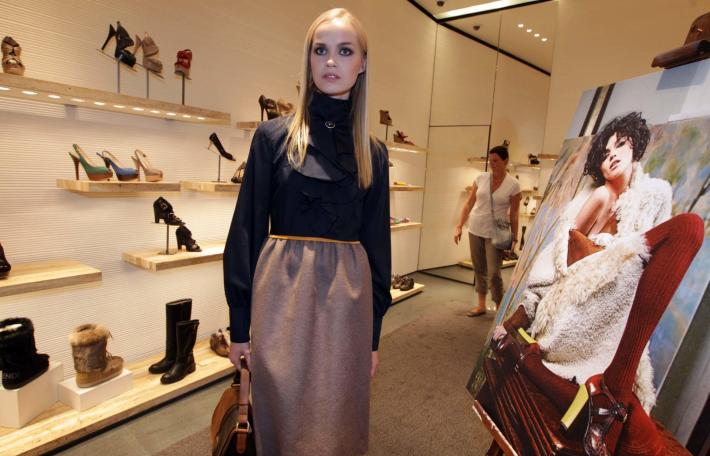 Rubate decine di borse di lusso: colpo da centinaia  di migliaia di  euro nel negozio Fendi di Roma