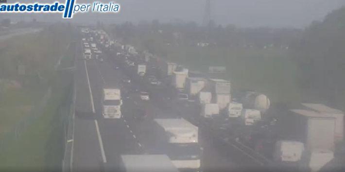 A1: il traffico traa Parma e Reggio &egrave; tornato normale. 8 chilometri di coda al bivio dell'Autobrennero