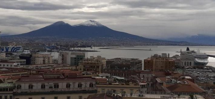 Pazzo meteo, Pasqua con la neve sul Vesuvio
