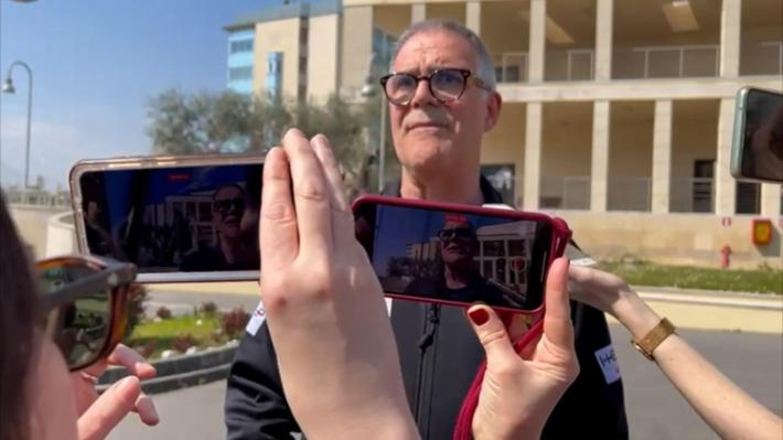 Zangrillo su Berlusconi: &laquo;Situazione difficile, ma risponde alle terapie&raquo;