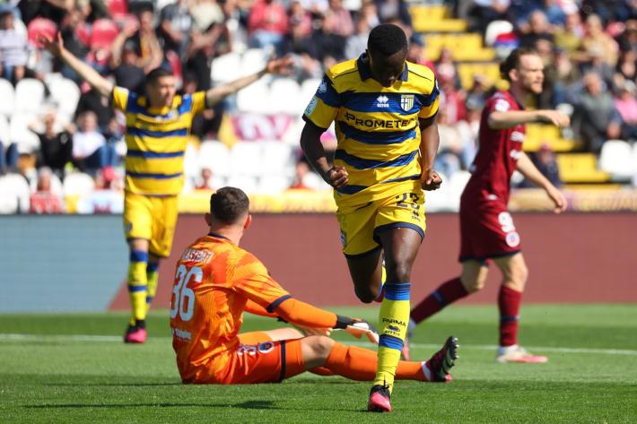 Primo tempo con un Camara super e il Parma espugna Cittadella 1-0 - Perde il Sudtirol, vincono Bari e Reggina (in attesa di Pisa e Cagliari):  risultati e classifica