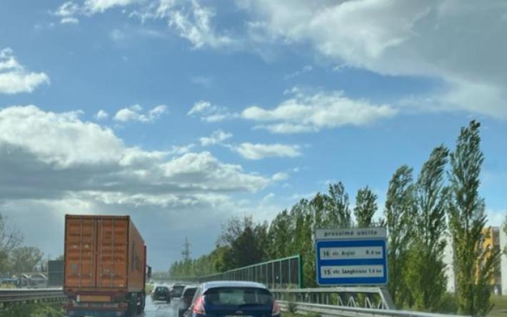 Camion fermo in tangenziale sud ( altezza via Traversotolo): coda anche sullo svincolo